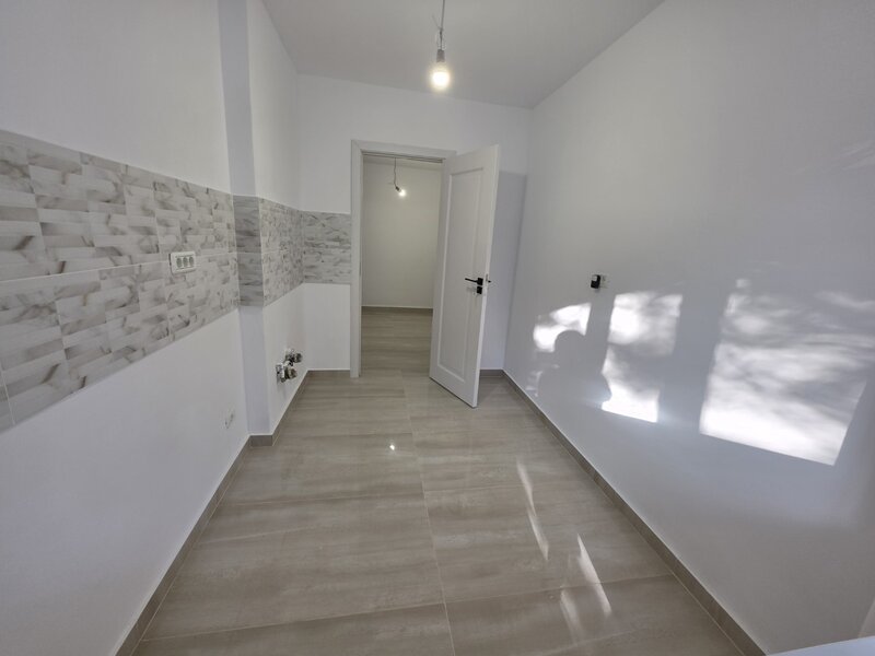 Baba Novac,10 minute metrou Dristor sau Piata Muncii, Sectia 12, 2 balcoane