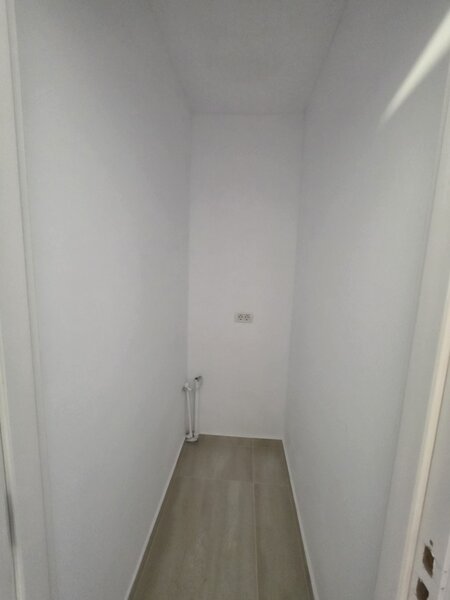 Baba Novac,10 minute metrou Dristor sau Piata Muncii, Sectia 12, 2 balcoane