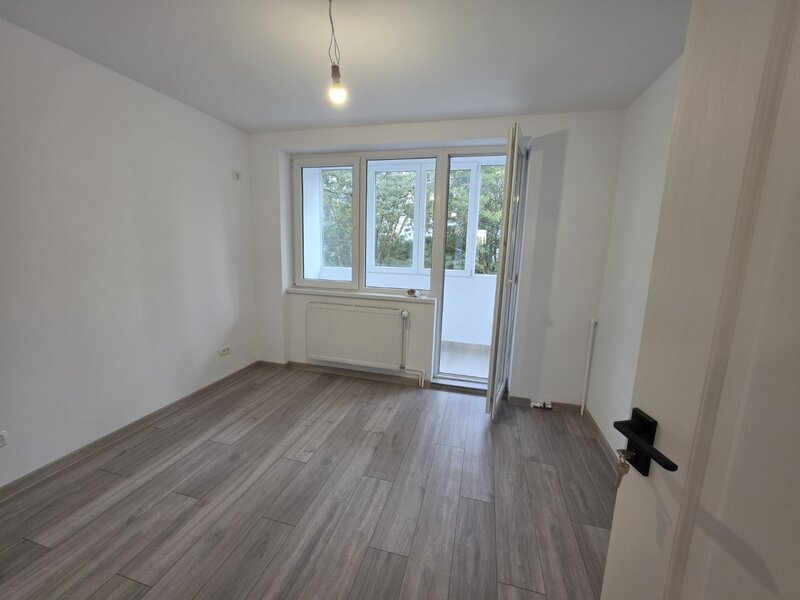 Baba Novac,10 minute metrou Dristor sau Piata Muncii, Sectia 12, 2 balcoane