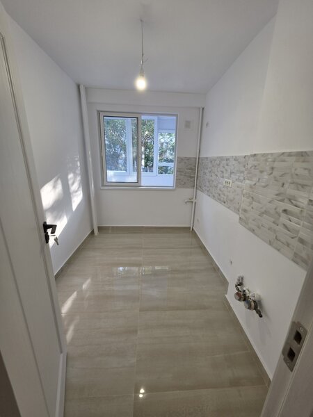 Baba Novac,10 minute metrou Dristor sau Piata Muncii, Sectia 12, 2 balcoane